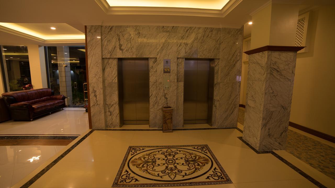 Win Unity Hotel Mandalay Buitenkant foto