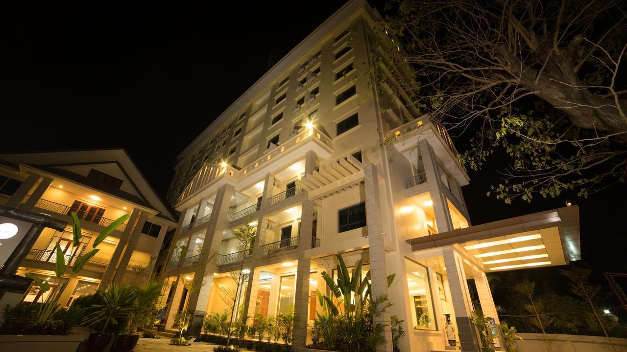 Win Unity Hotel Mandalay Buitenkant foto