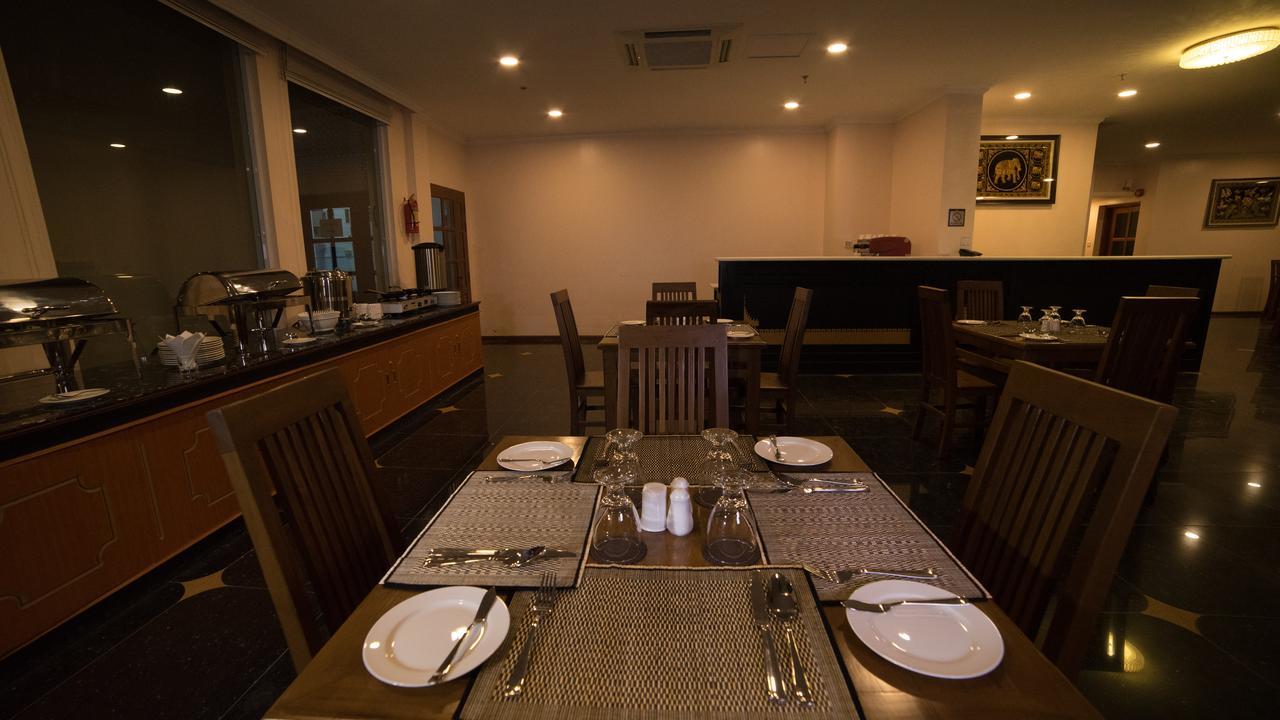 Win Unity Hotel Mandalay Buitenkant foto