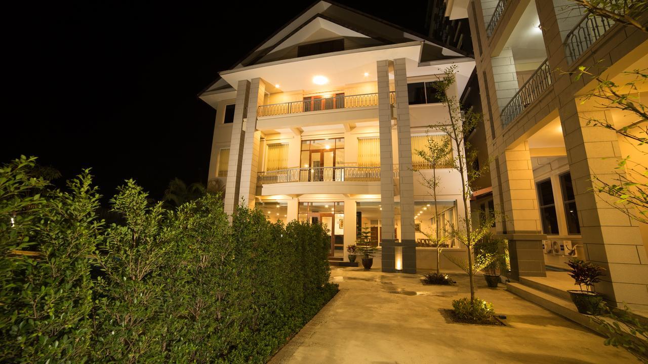 Win Unity Hotel Mandalay Buitenkant foto