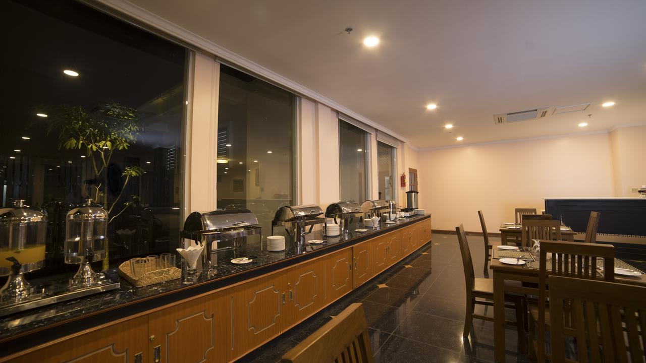 Win Unity Hotel Mandalay Buitenkant foto